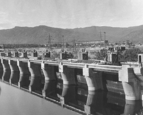 строительство подводящего
                        канала Вилюйской ГЭС